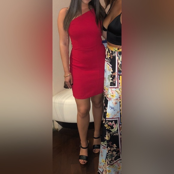 BCBG generation - size 0 - worn a few times - off the shoulder red dress - Picture 3 of 3